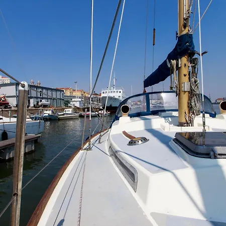 Novo Evamia Boat Botel Lissabon