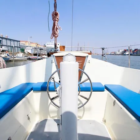 Novo Evamia Boat Botel